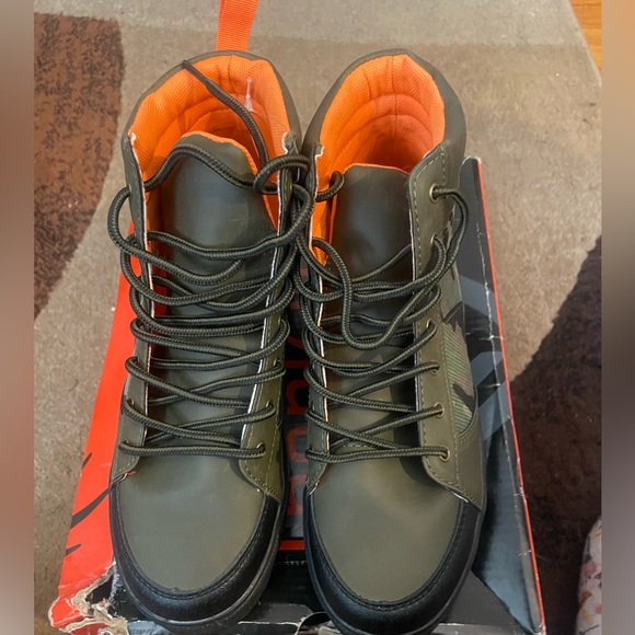 Deerstags boys sneaker boot size 4.5 $35 - Picture 1 of 4